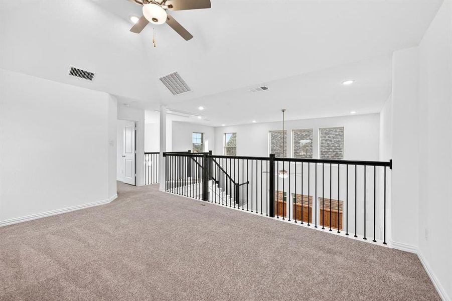 Spacious, unfurnished interior of a new home in Tarrytown, Crowley (Image 25).