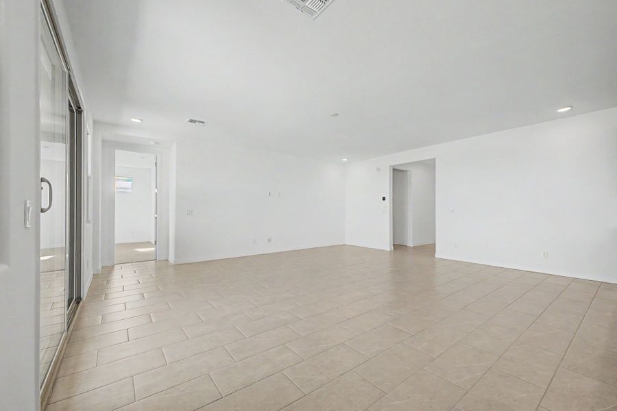 Spacious, unfurnished interior of a new home in Tierra Vistoso, Surprise (Image 8).