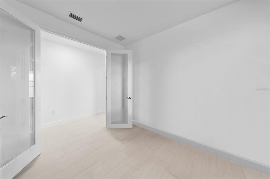 Spacious, unfurnished interior of a new home in , Punta Gorda (Image 20).