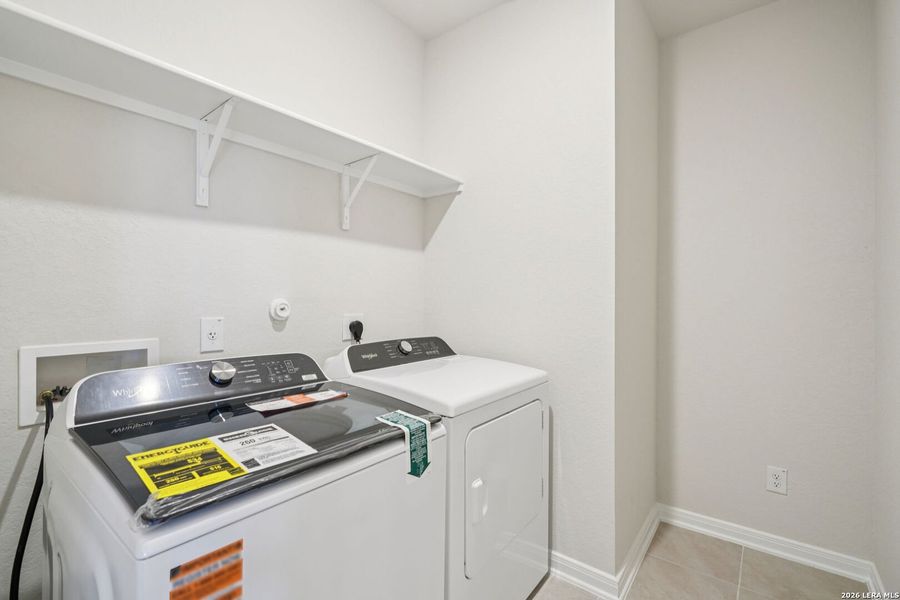 Close-up of interior finishes inside a home in Catalina, Converse (Image 14).