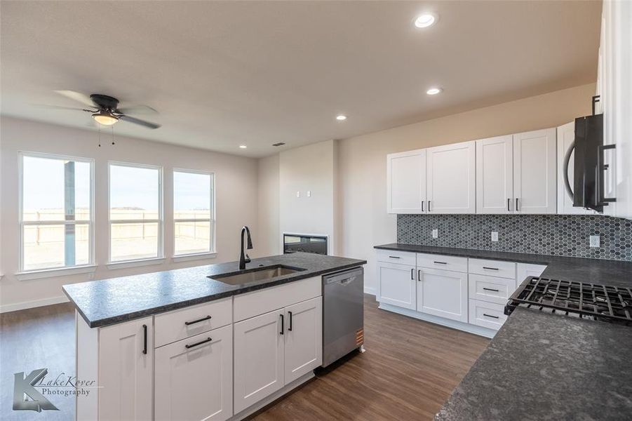 Furnished interior view inside a new home in , Abilene (Image 15).