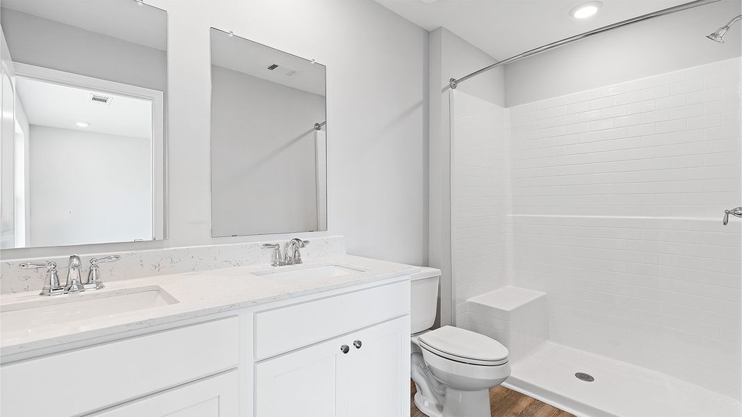 Furnished interior view inside a new home in Colonial East, Panama City Beach (Image 10).