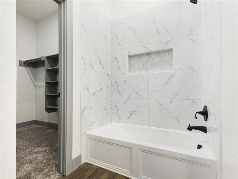 Bathroom with shower / washtub combination and a spacious closet Bathroom with shower / washtub combination and a spacious closet