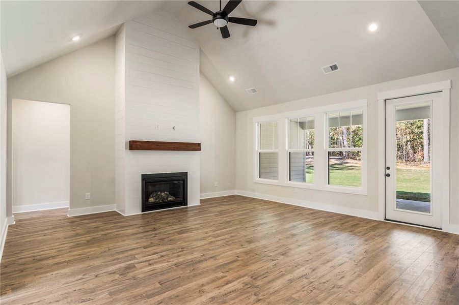 Spacious, unfurnished interior of a new home in Anderson County Homes, Belton (Image 12).