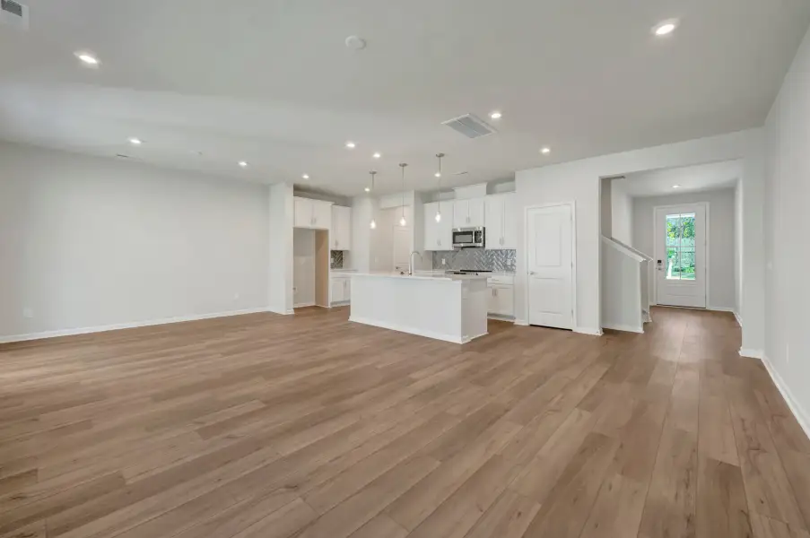 Spacious, unfurnished interior of a new home in Millstone, Cramerton (Image 15).