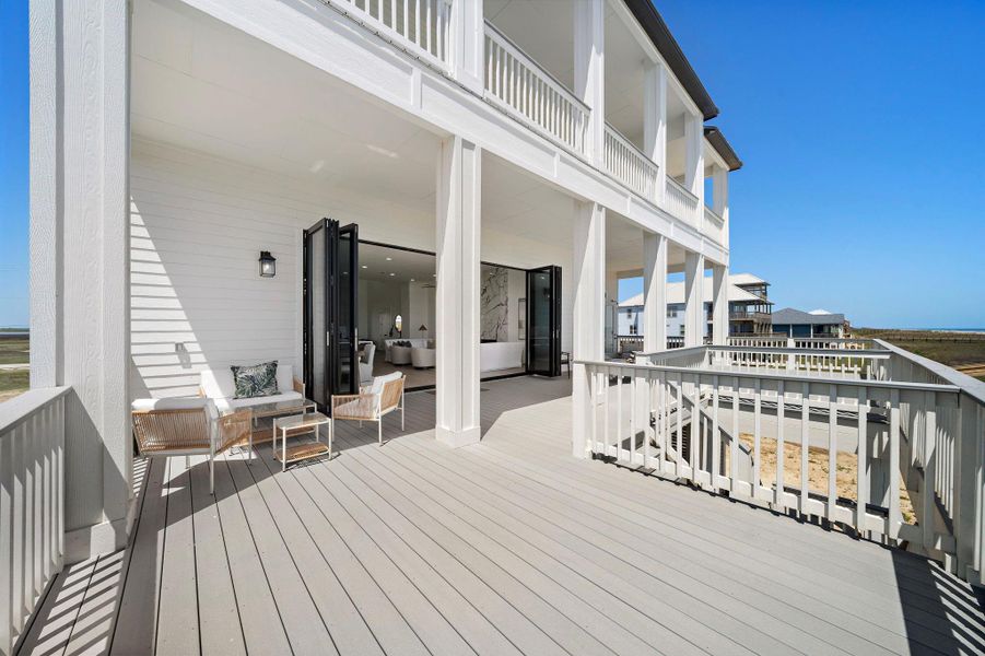 Main Level Deck. Main Level Deck.