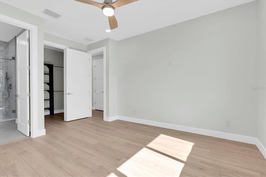 Spacious, unfurnished interior of a new home in , St. Petersburg (Image 36).