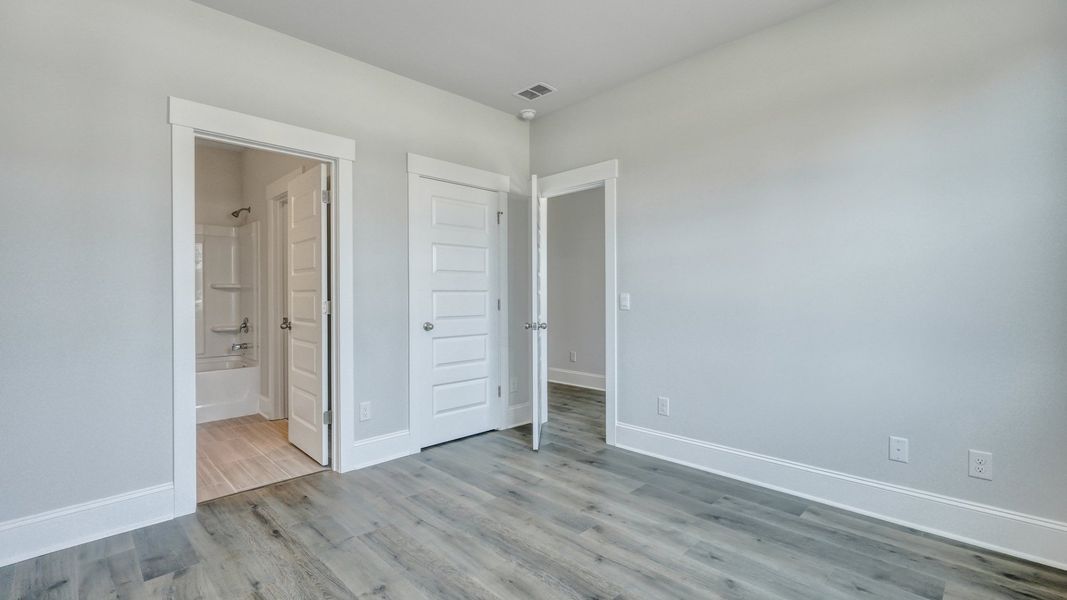 Spacious, unfurnished interior of a new home in Shell Pointe, Gilbert (Image 28). Spacious, unfurnished interior of a new home in Shell Pointe, Gilbert (Image 28).