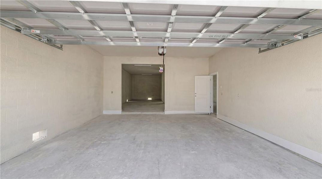 Spacious, unfurnished interior of a new home in , Hernando Beach (Image 8).