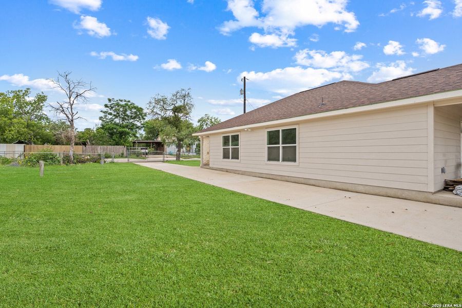 Exterior details and patio area of a home in , San Antonio (Image 19).