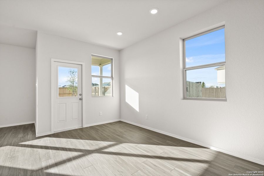 Spacious, unfurnished interior of a new home in Blue Ridge Ranch, San Antonio (Image 16).