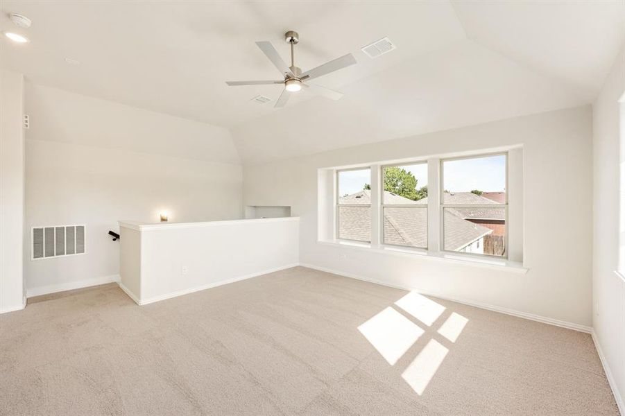 Spacious, unfurnished interior of a new home in Sunset Ridge, Alvarado (Image 21).