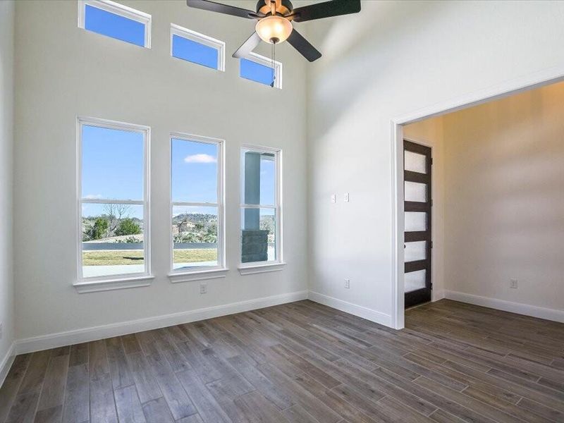 Spacious, unfurnished interior of a new home in , Horseshoe Bay (Image 17).