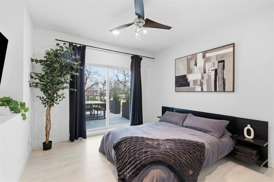 Furnished interior view inside a new home in , Dallas (Image 28).