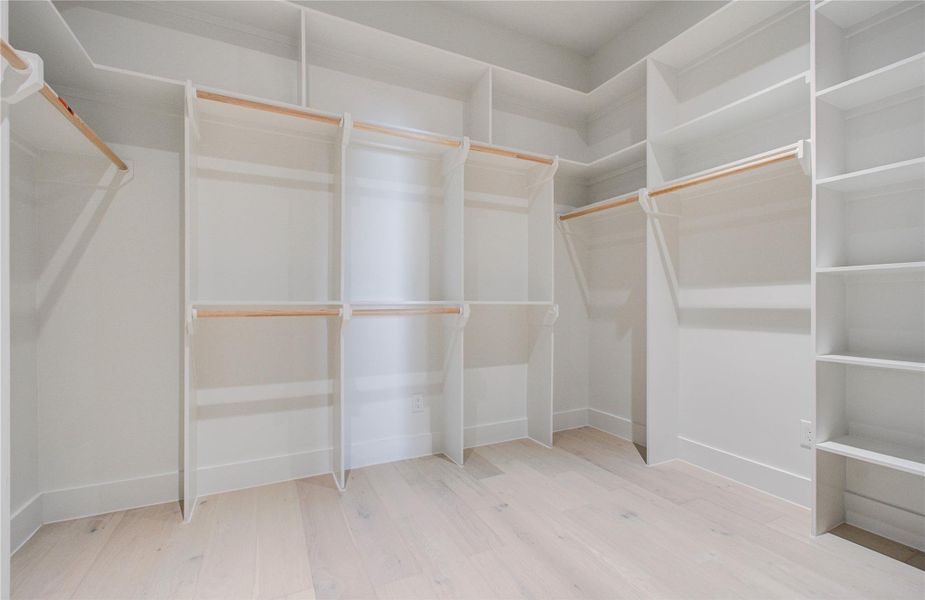 Spacious, unfurnished interior of a new home in , Houston (Image 24).