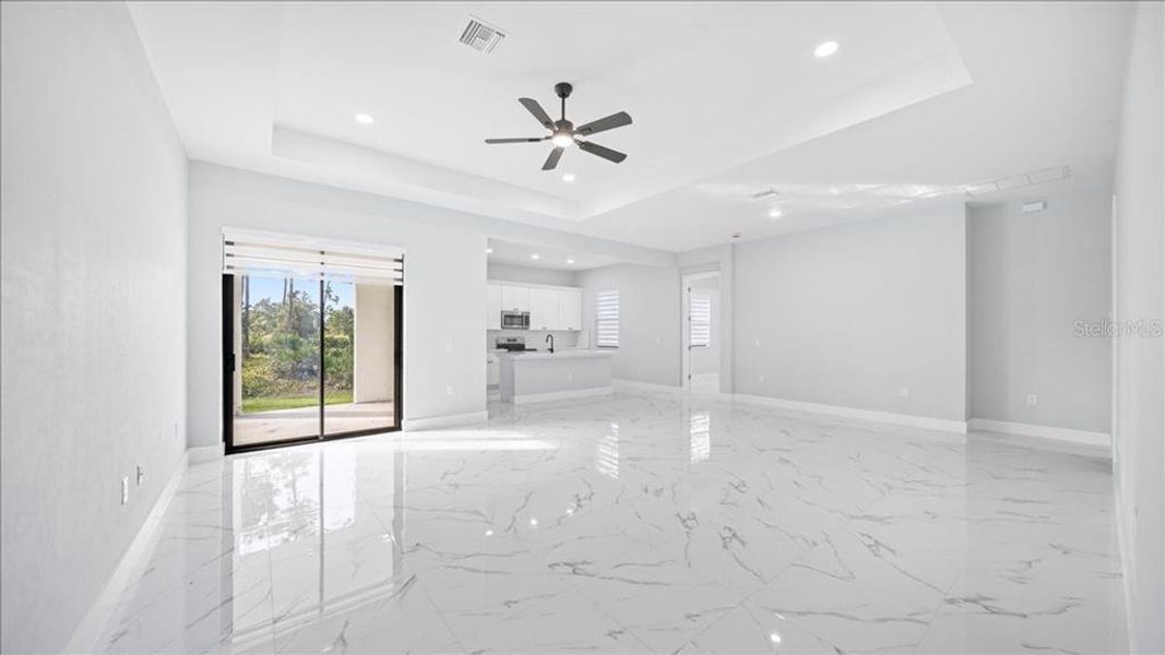 Spacious, unfurnished interior of a new home in , Lehigh Acres (Image 18).