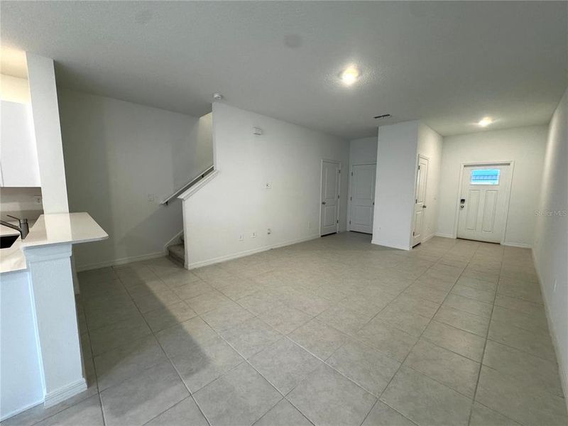 Spacious, unfurnished interior of a new home in , San Antonio (Image 10).
