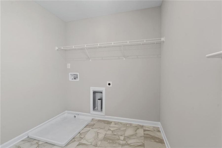 Spacious, unfurnished interior of a new home in Edenglen, Buford (Image 28).