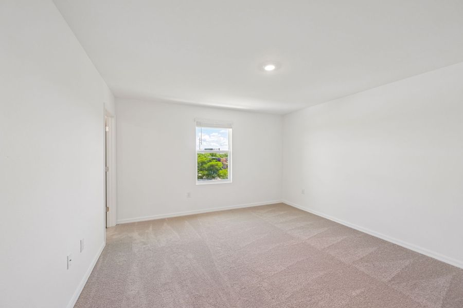 Spacious, unfurnished interior of a new home in The Towns at Tiburon, Nokomis (Image 7).