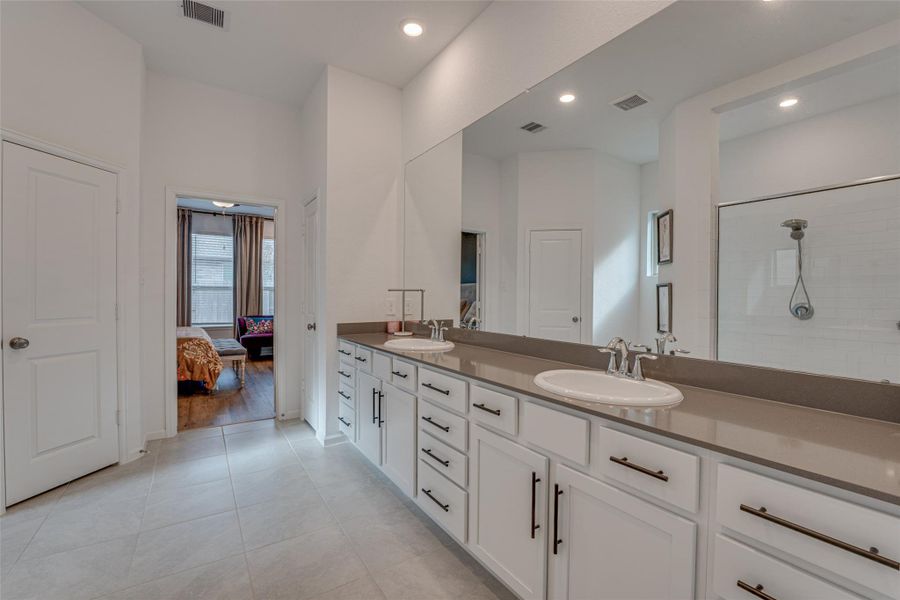 Furnished interior view inside a new home in ARTAVIA: Fairway Collection, Conroe (Image 10).