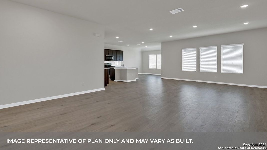 Spacious, unfurnished interior of a new home in Sonoma Oaks, Fredericksburg (Image 14).
