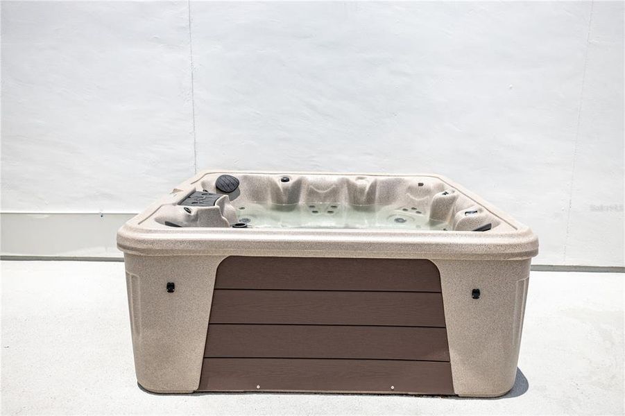 Exterior details and patio area of a home in , Pinellas Park (Image 22).