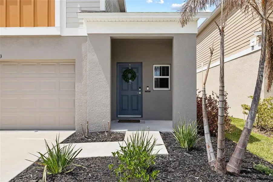 Exterior details and patio area of a home in Hawkstone, Lithia (Image 4).