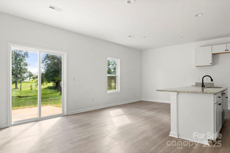 Spacious, unfurnished interior of a new home in , Shelby (Image 10).