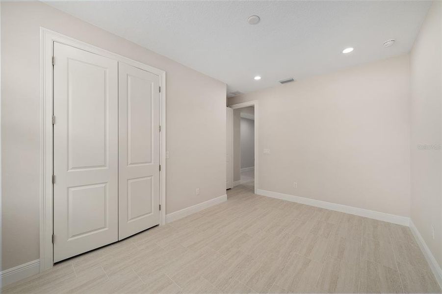 Spacious, unfurnished interior of a new home in , Summerfield (Image 30).