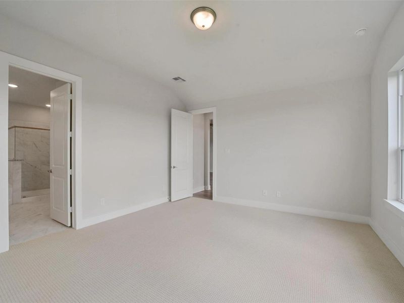 Spacious, unfurnished interior of a new home in Lago Mar, Texas City (Image 29). Spacious, unfurnished interior of a new home in Lago Mar, Texas City (Image 29).