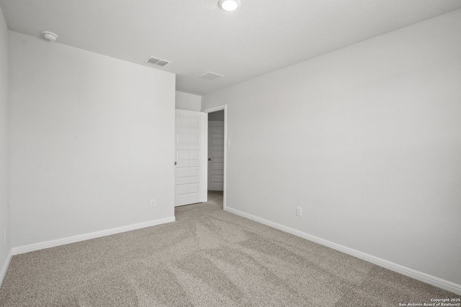 Spacious, unfurnished interior of a new home in Applewhite Meadows, San Antonio (Image 32).