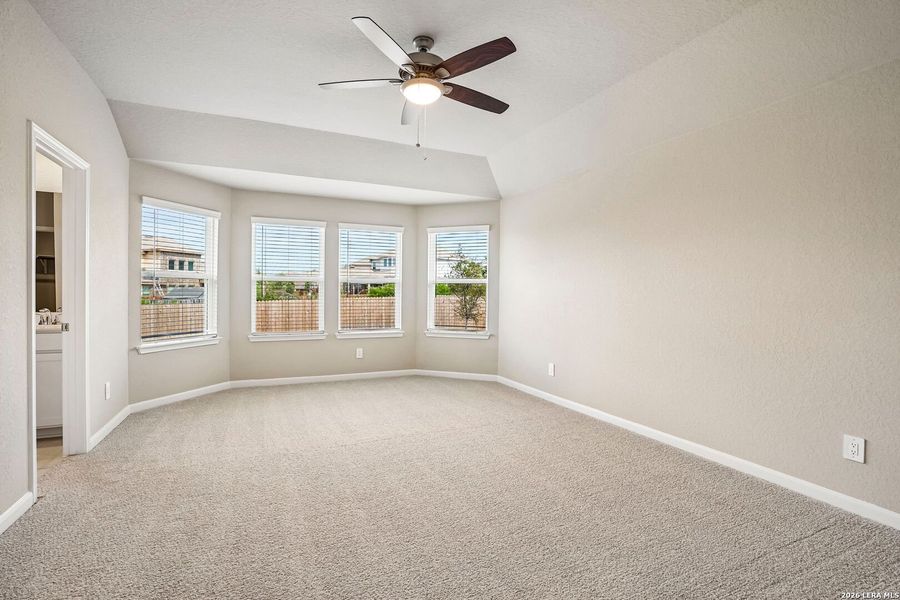 Spacious, unfurnished interior of a new home in Sagebrooke - Premier Series, San Antonio (Image 32).