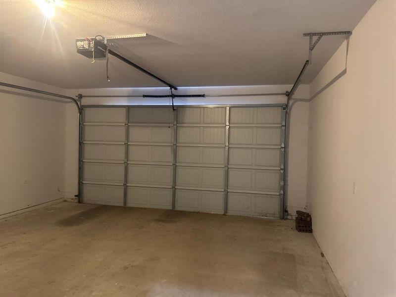 Spacious, unfurnished interior of a new home in , Granbury (Image 19). Spacious, unfurnished interior of a new home in , Granbury (Image 19).