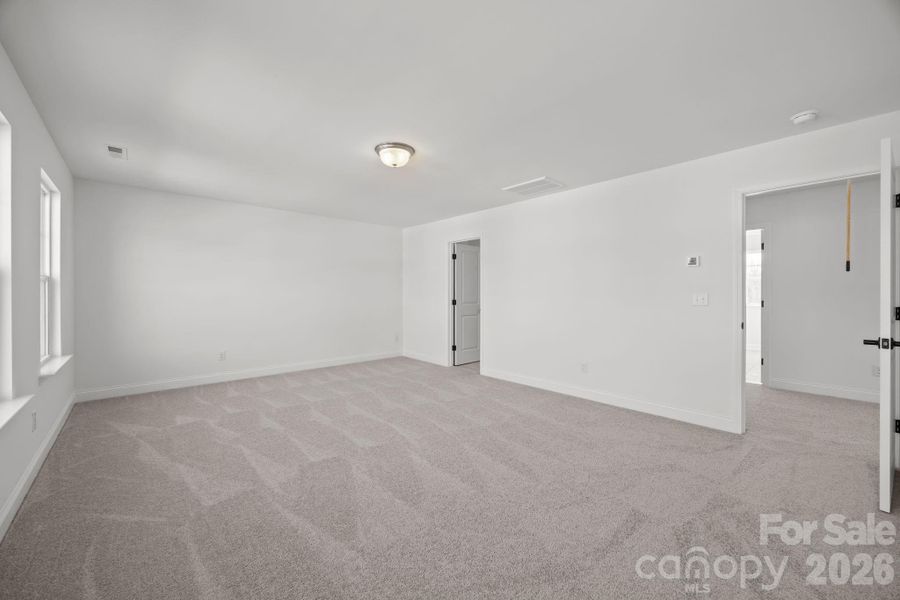 Spacious, unfurnished interior of a new home in Lakeside Glen, York (Image 10).
