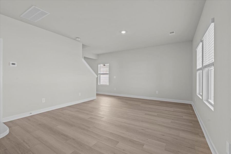 Spacious, unfurnished interior of a new home in Pleasant Brook, Greenville (Image 10).