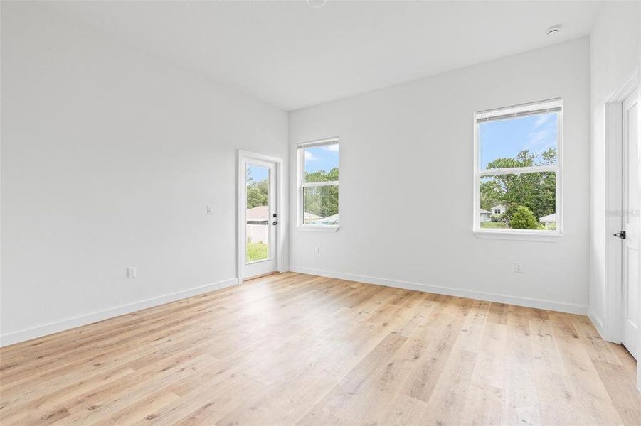 Spacious, unfurnished interior of a new home in , Citrus Springs (Image 13).