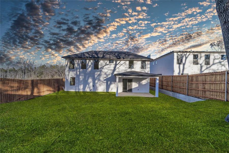Exterior details and patio area of a home in , Dallas (Image 4).