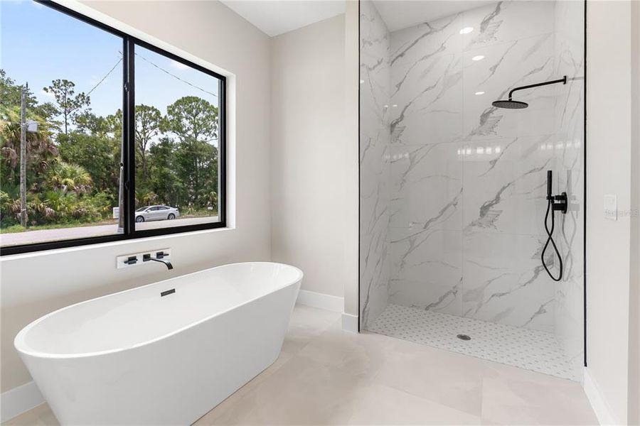 Furnished interior view inside a new home in , Port Charlotte (Image 41).