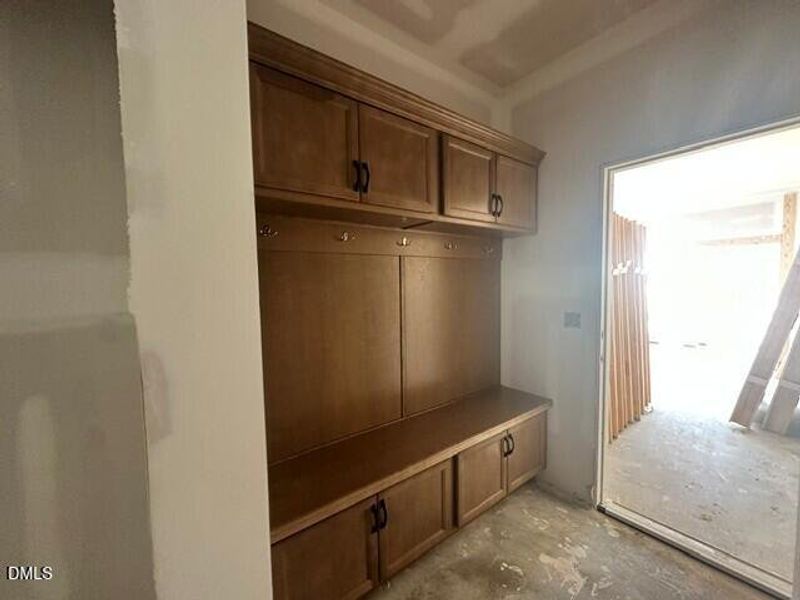 85 bench n cubby