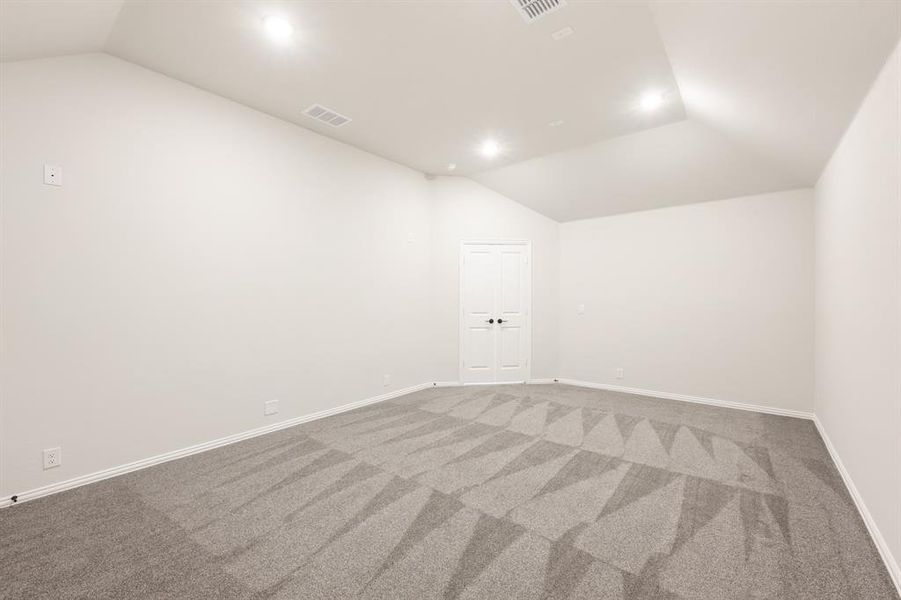Spacious, unfurnished interior of a new home in Timberbrook, Justin (Image 32). Spacious, unfurnished interior of a new home in Timberbrook, Justin (Image 32).