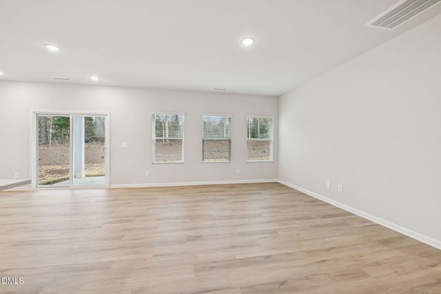 7-web-or-mls-Raleigh - Oak Manor - 133 K