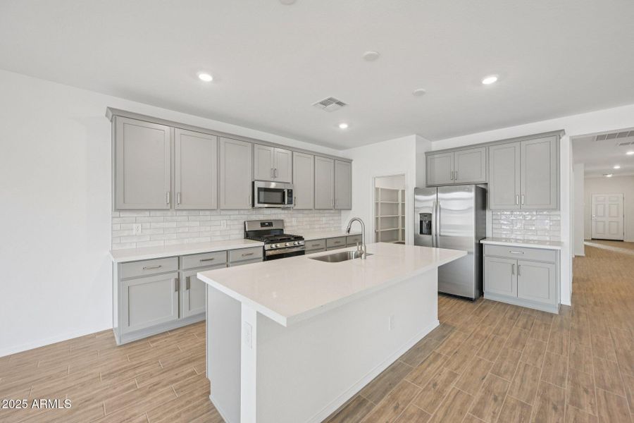 6-web-or-mls-W Cansados Rd-S1110-006