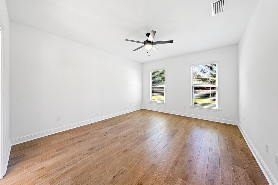 Spacious, unfurnished interior of a new home in Sentinel Ridge, Pace (Image 19).