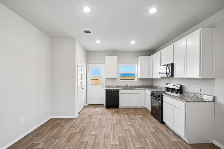 Furnished interior view inside a new home in Cascade, Liberty Hill (Image 7).