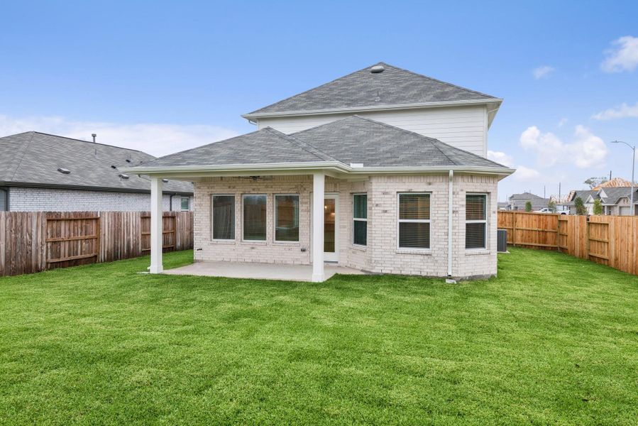 Exterior details and patio area of a home in Miller's Pond, Rosenberg (Image 3).