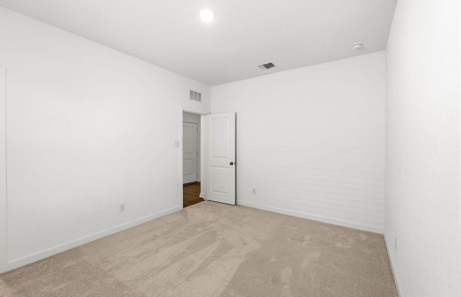 Spacious, unfurnished interior of a new home in Skyview, Belton (Image 15).