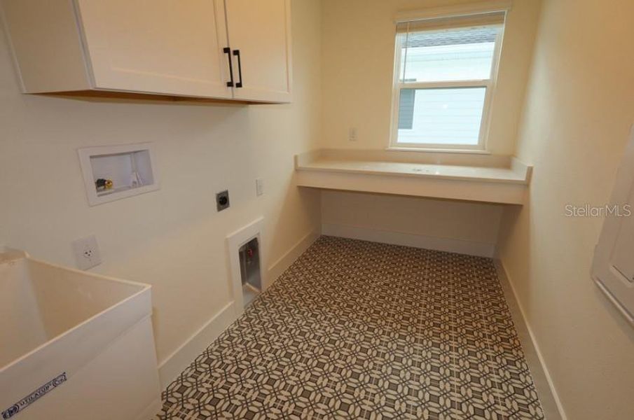 Spacious, unfurnished interior of a new home in , Tampa (Image 13).