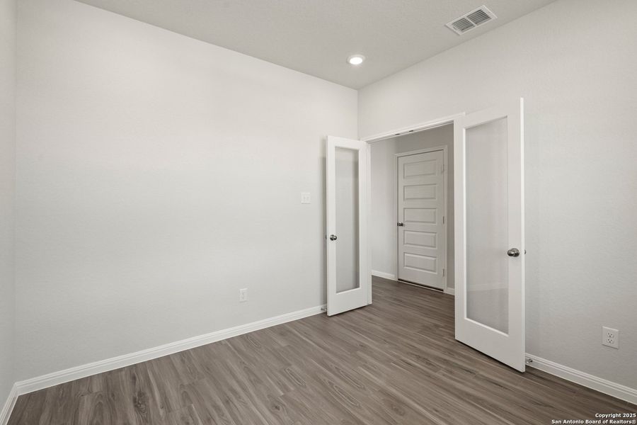 Spacious, unfurnished interior of a new home in Cinco Lakes, San Antonio (Image 18). Spacious, unfurnished interior of a new home in Cinco Lakes, San Antonio (Image 18).