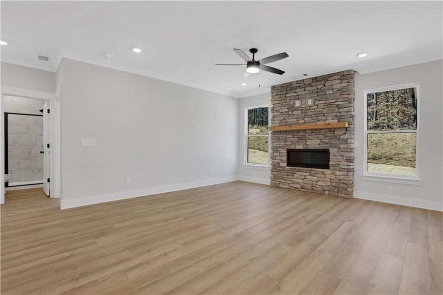 Spacious, unfurnished interior of a new home in Cambridge, Flowery Branch (Image 36).