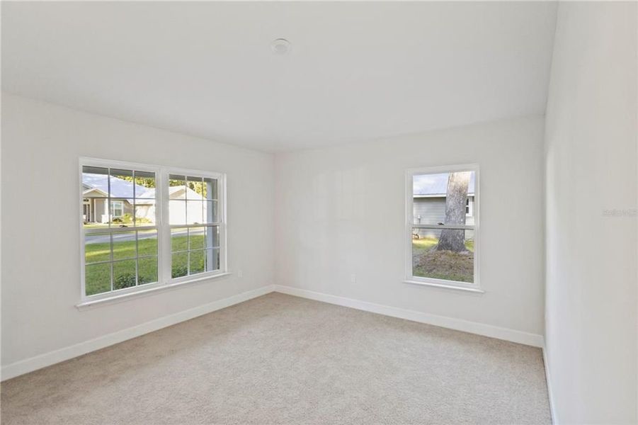 Spacious, unfurnished interior of a new home in Royal Highlands, Weeki Wachee (Image 11).